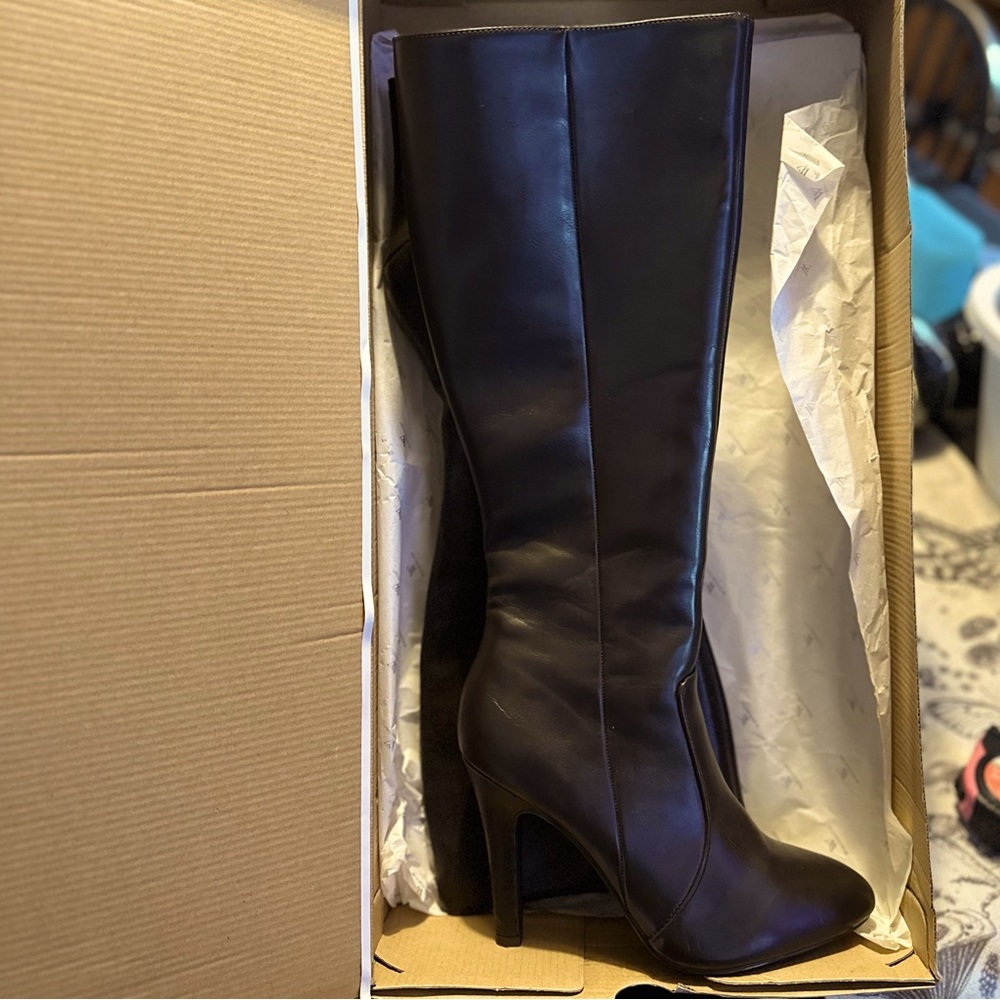 Dark brown Worthington heel boots. NEW! Never out of the box.